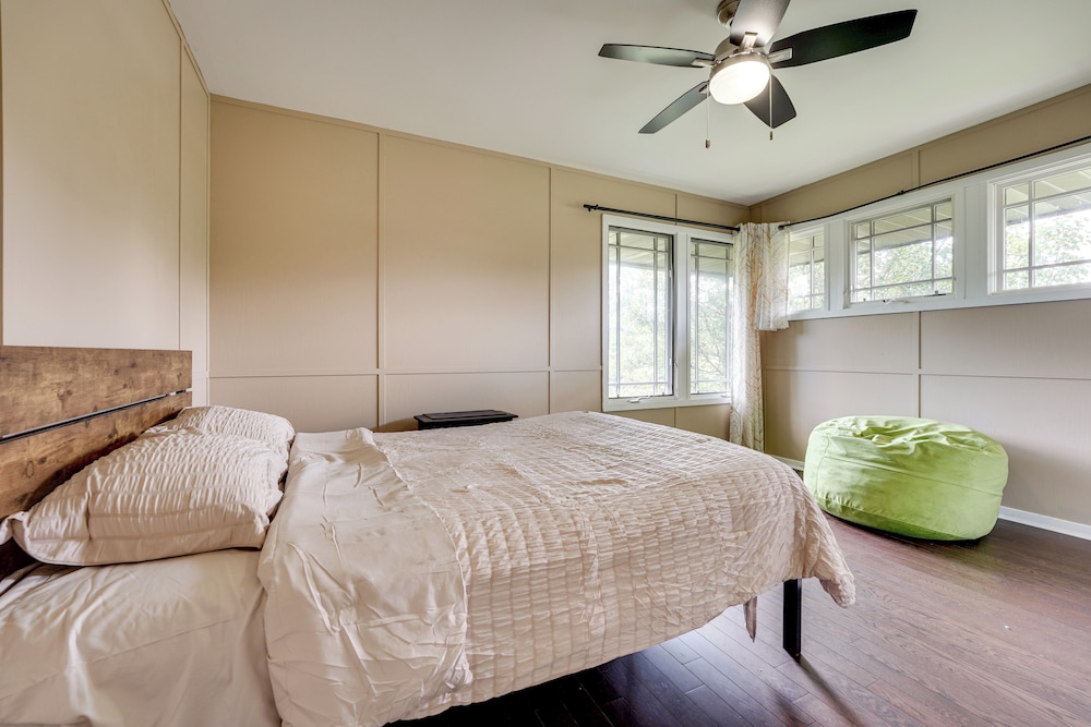 Spacious Family Getaway: 8 Mi to Main St Ann Arbor