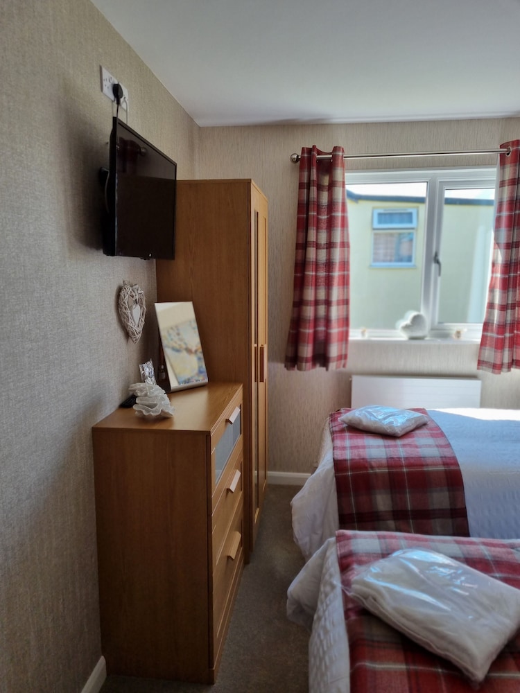 Captivatingly Stunning 2-bed Chalet in Bridlington view 5