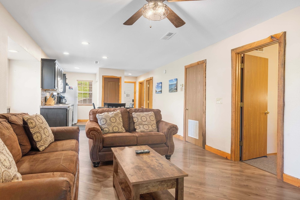 Cozy Timbers Charming Condo for 6 With Resort-style Amenities