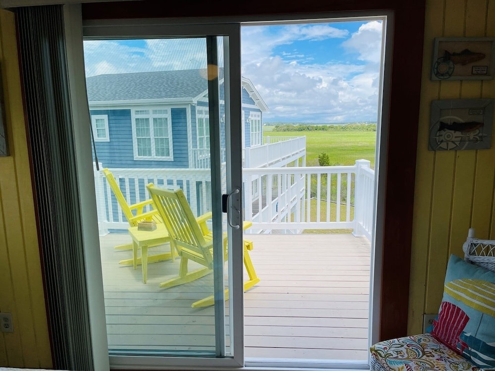 Fore Shore West- 4 Bedroom Home by RedAwning