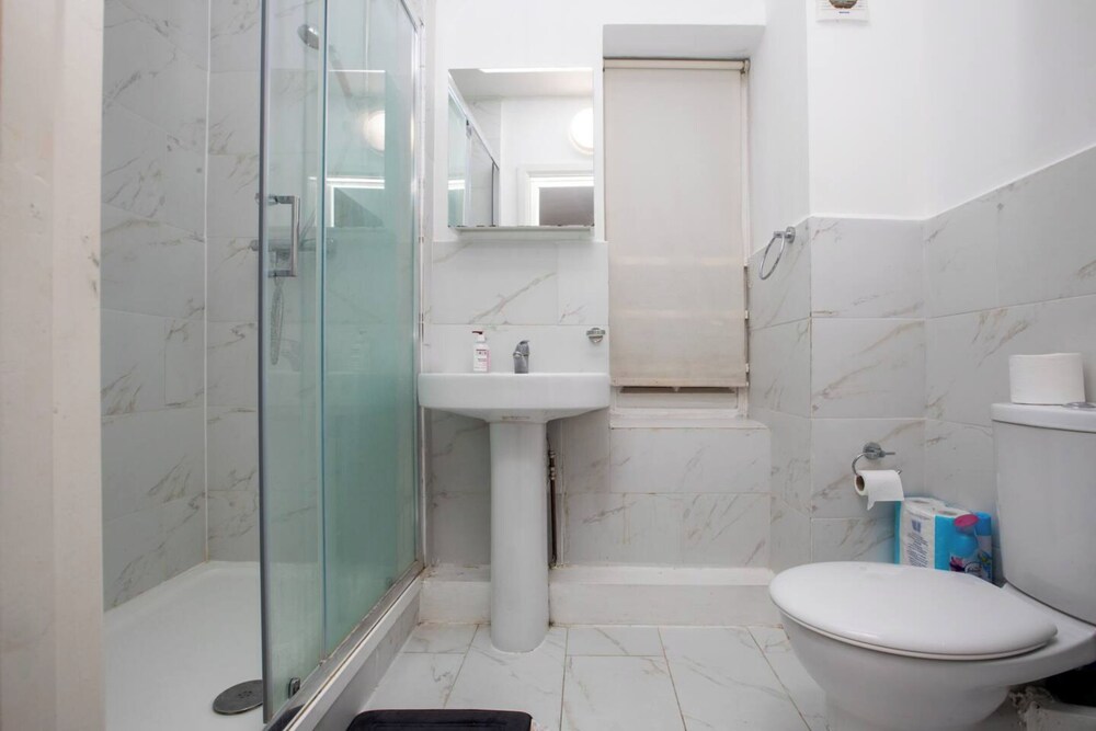 Spacious 1BD Flat 2 Mins to Hyde Park - Mayfair!