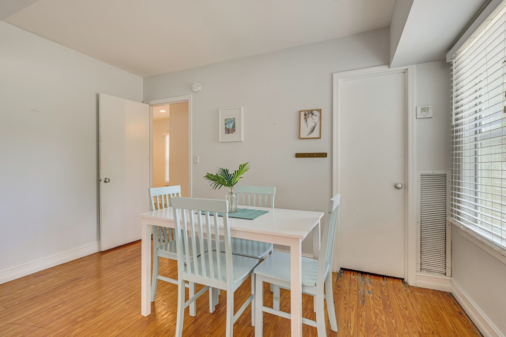 < 1 Mi to Las Olas Boulevard: Cozy Retreat w/ Yard