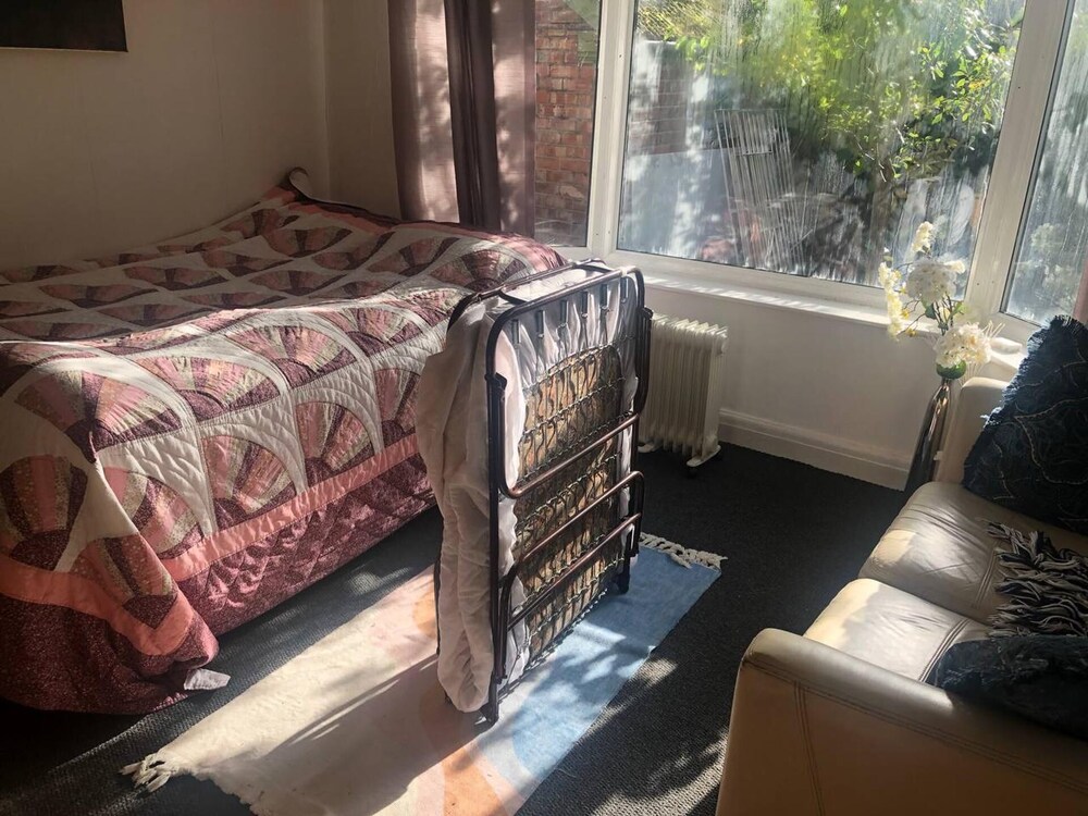 Private Studio Flat Great Location in Manchester