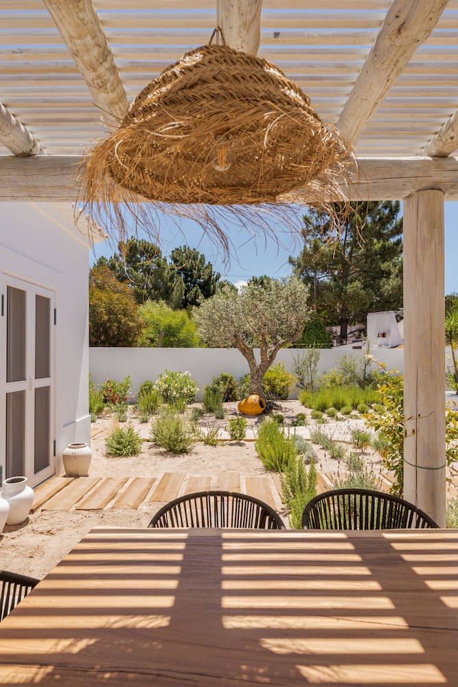 Wooden Villa By Cadenzalux