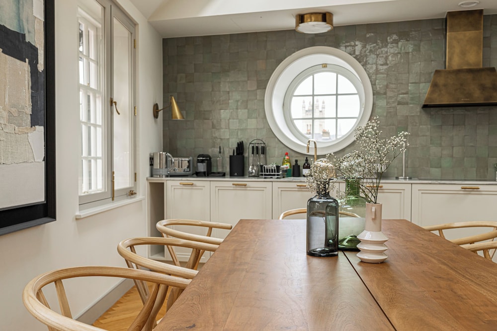 Luxury flats near Big Ben and London Eye