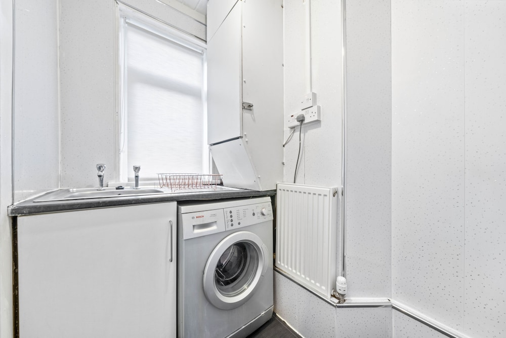 One Bedroom Apartment by Klass Living Serviced Accommodation Bellshill - Elmbank Street Apartment with WIFI  and Parking view 2