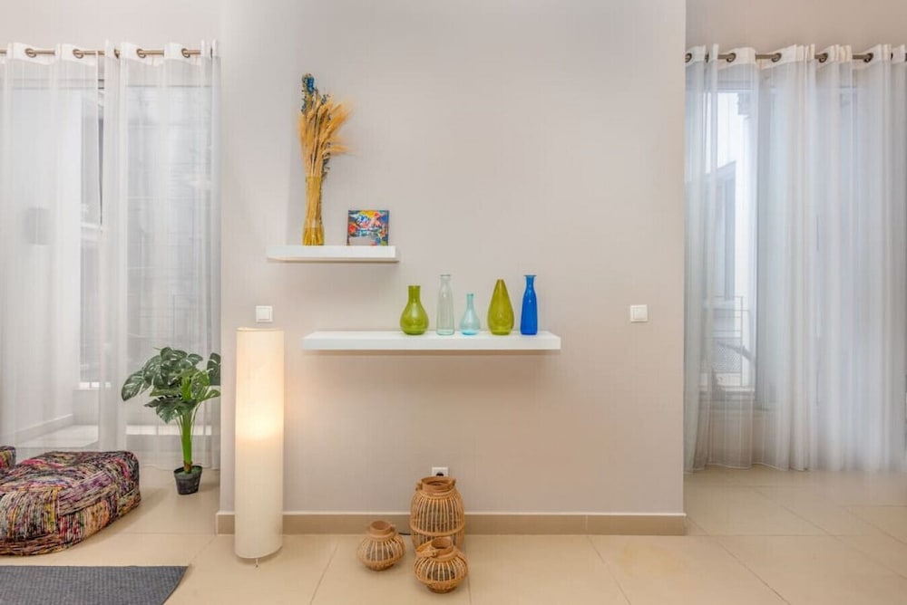 Sirene 1-BR Apt Pool & Gym in Gemmayze