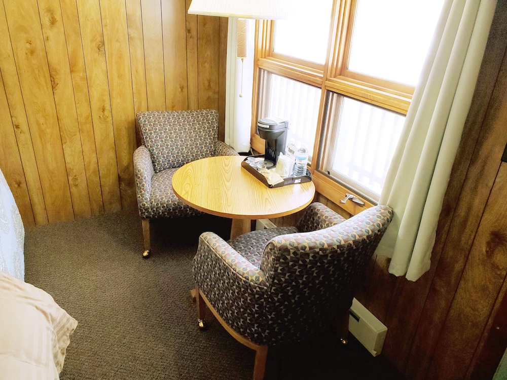 White Mountain Motel And Cottages