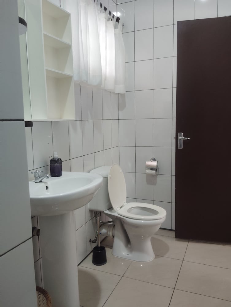 Roche Kerlan Apartments