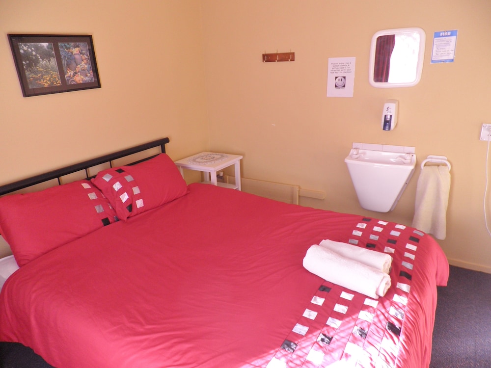 Bazil's Hostel & Surf School