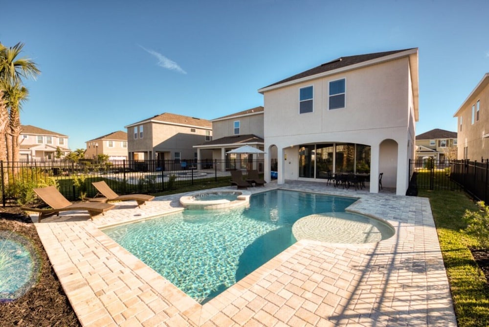 Beautiful Villa With Private Pool, Close to Disney, Orlando Villa 2952 - Image 2