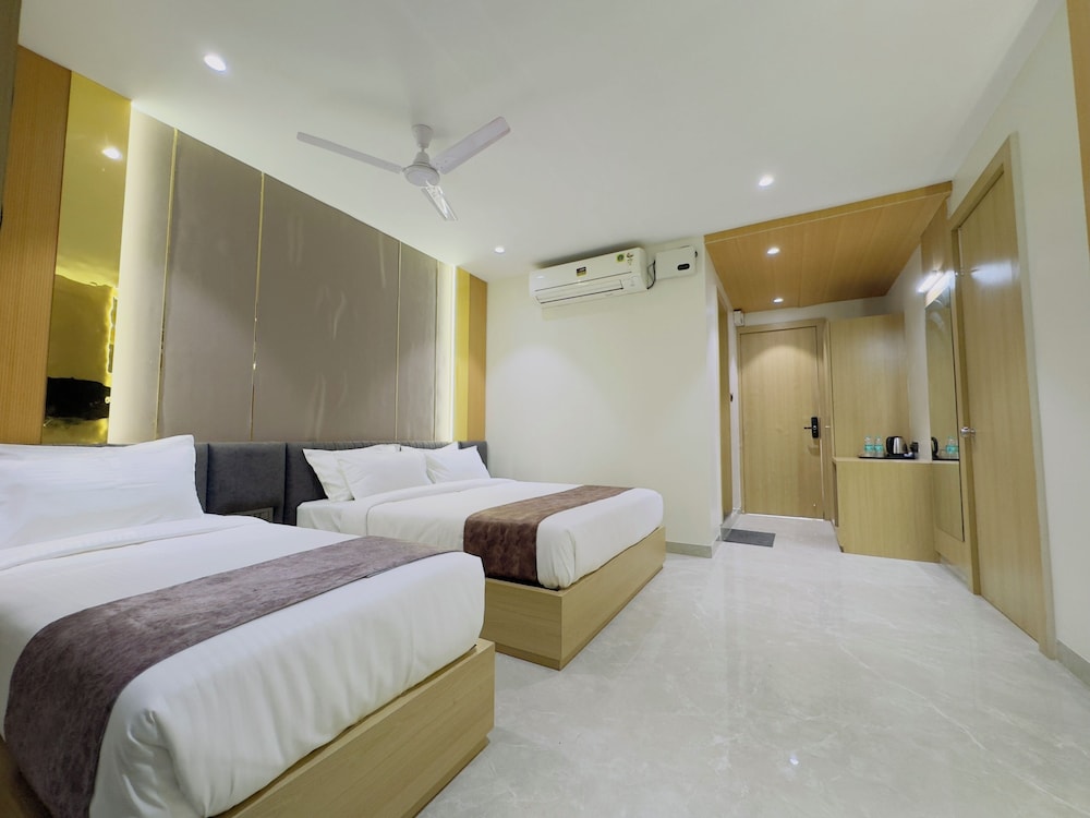 Travinities Hotel Avni Palace