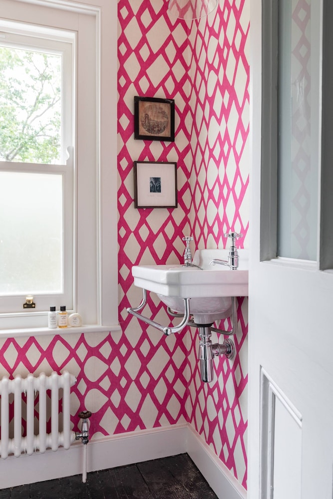 Rochester Road II by Onefinestay