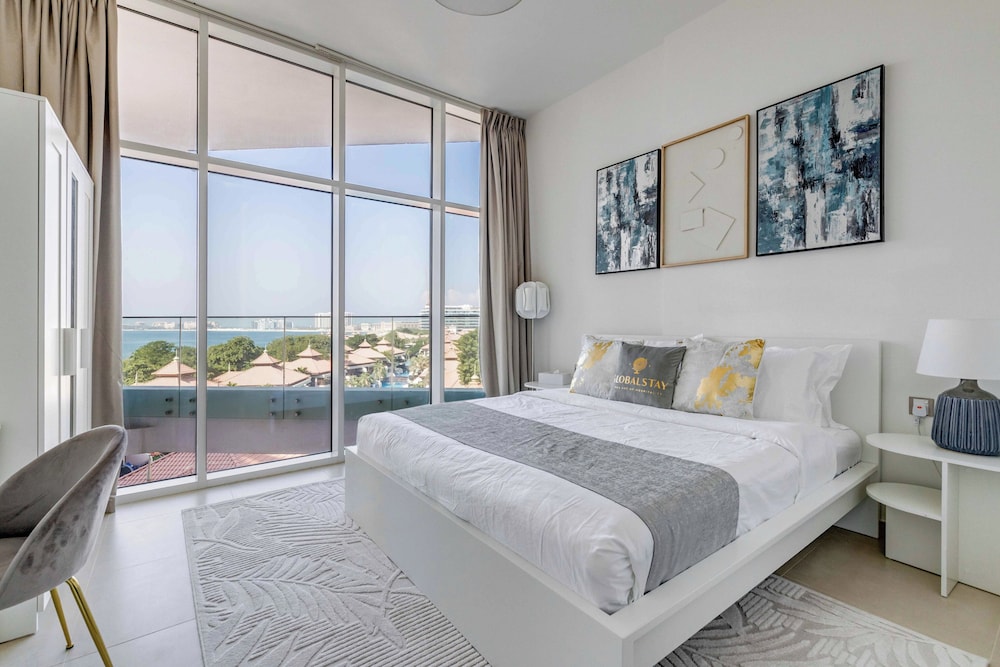 Globalstay Luxury Azizi Mina Beachfront