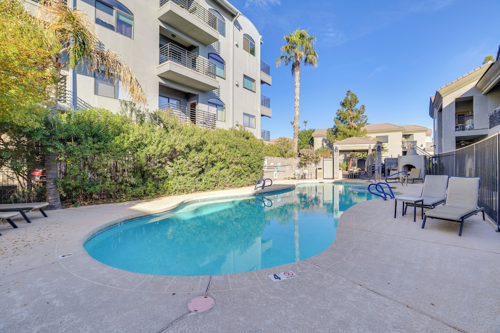 < 1 Mi to Biltmore Fashion Park: Condo w/ Pool!