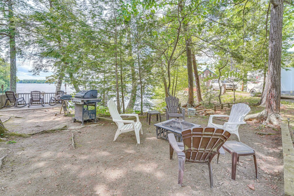 Peaceful Lakefront Maine Cabin w/ Sunset Views