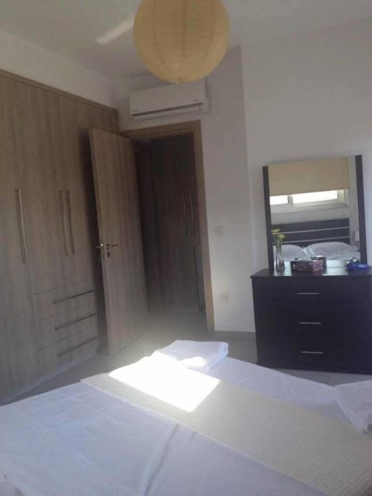 Niro Apartments