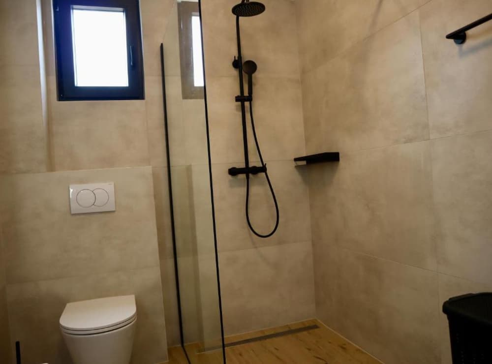 Sunset Villa Aves With Pool, Gym and Sauna