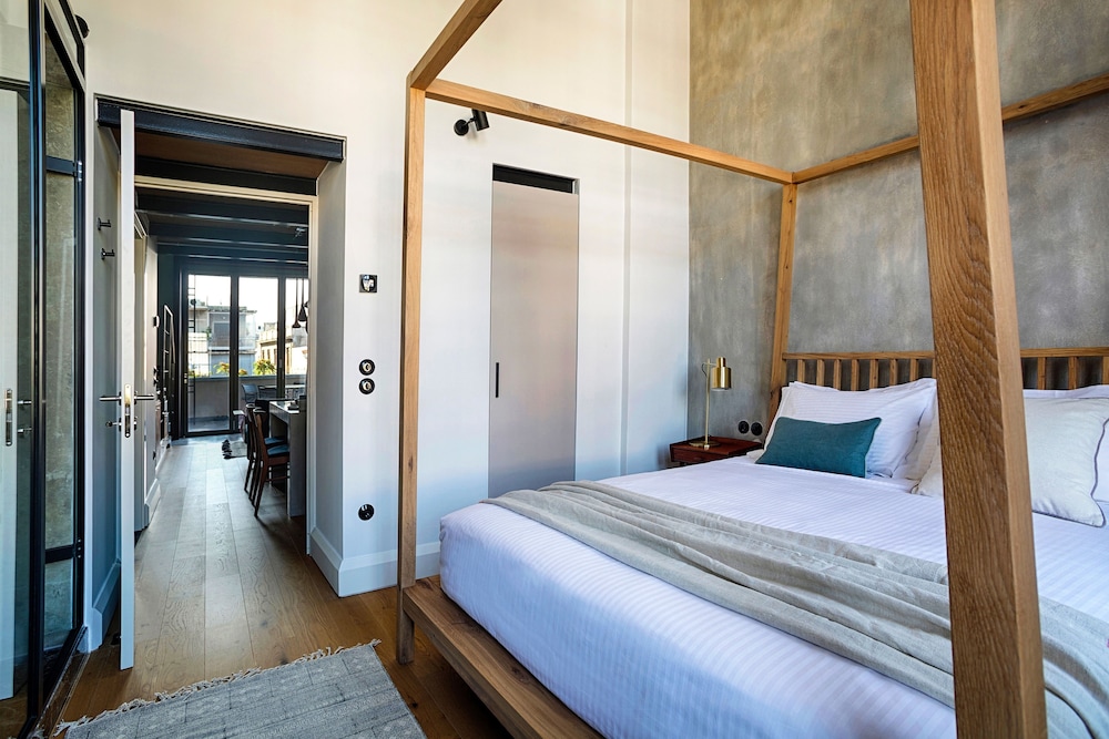 The Foundry Suites