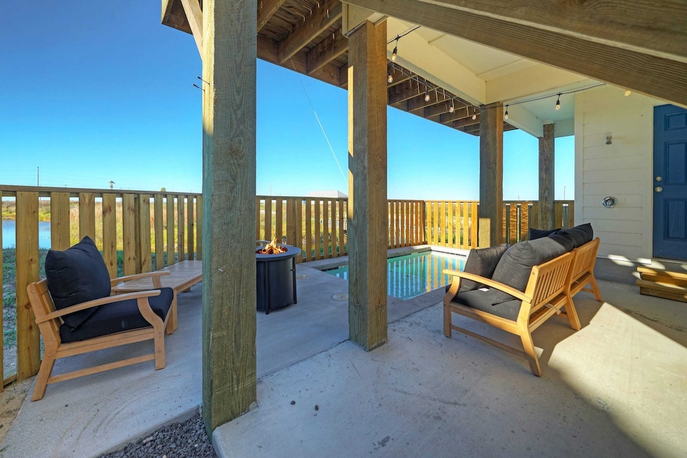 Cart-friendly Boardwalk to the Beach Private Pool, Firepit & Pond Views 361 Bayview