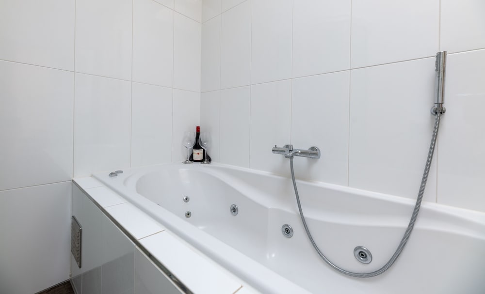 Sézane's Lodges: shared home - not hotel - in museum district