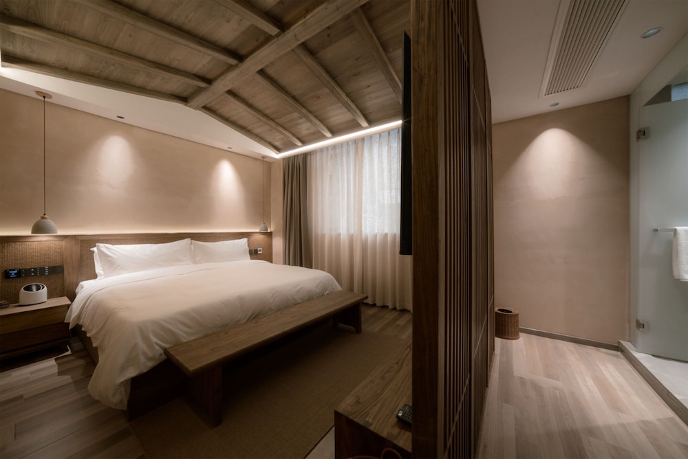 Shishe Spring Designer Homestay