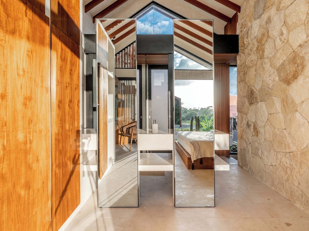 Blacksand Villas Echo Beach