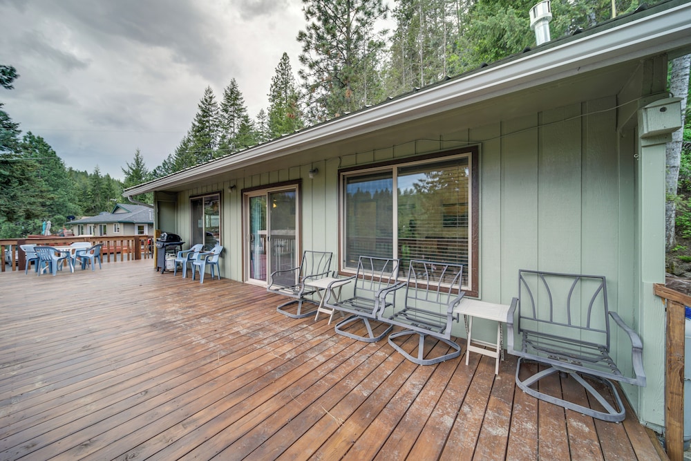 Cozy Worley Cabin w/ Lake Access + Gas Grill!