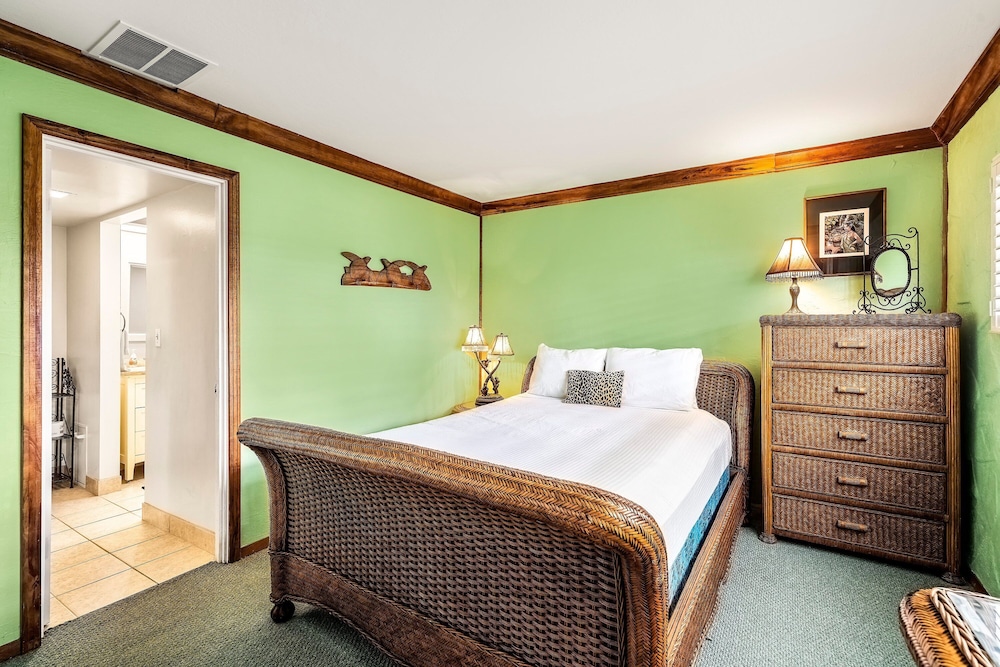 Updated Top Floor - Ocean Views - Vrkcv