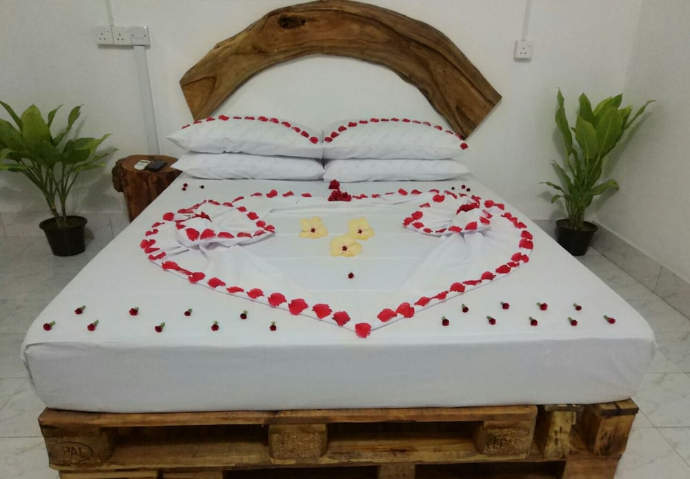 Veli Thoddoo Inn