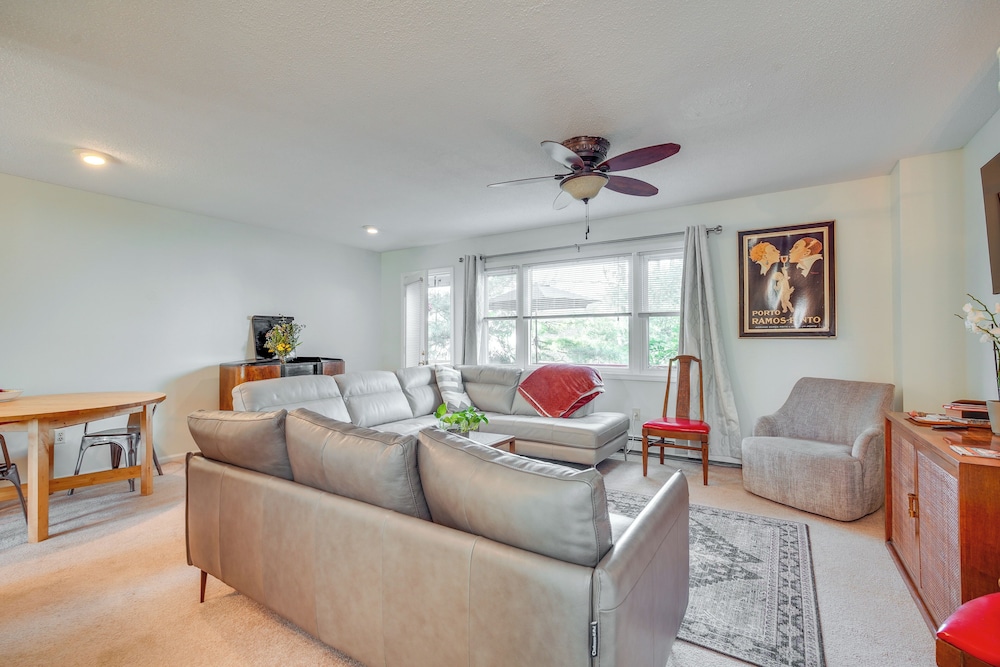 2 Blocks to Beach: Walkable Woodmont Village Home