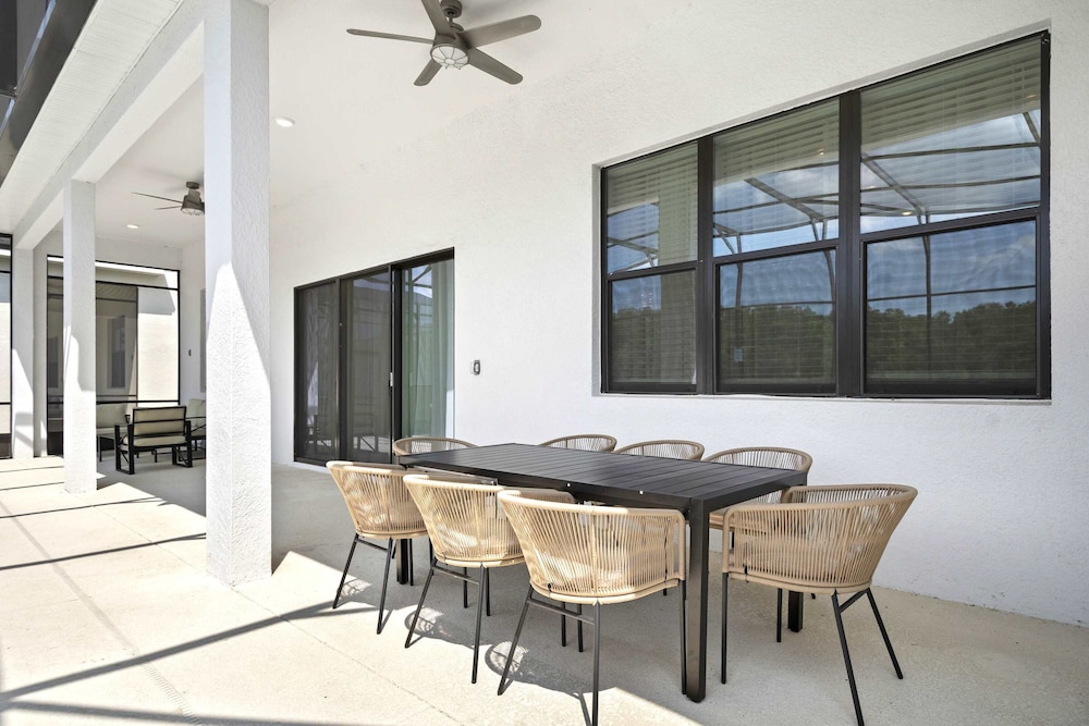 Magical 15-bedroom Villa Game Room, Theater & More!