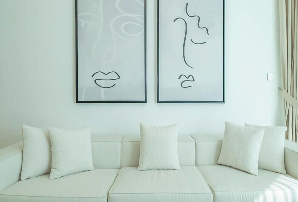 Elegant High Floor 2BR Urban Oasis