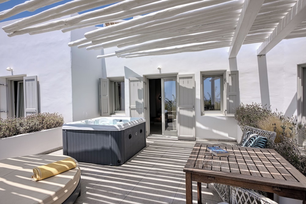 Aloft Suites Mykonos Island