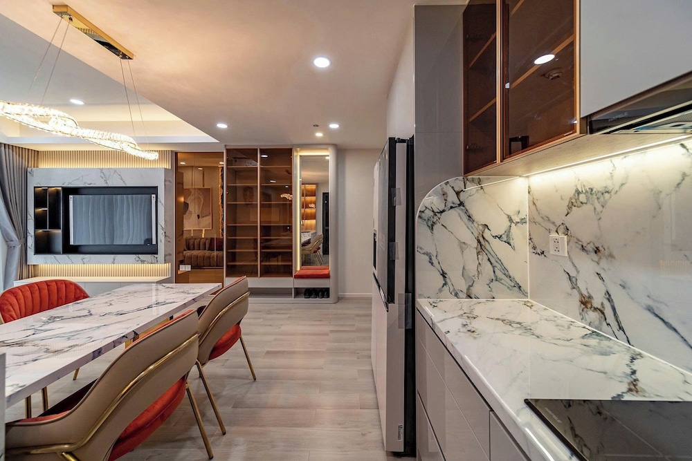 Apartment Landmark 81 by Urban Home