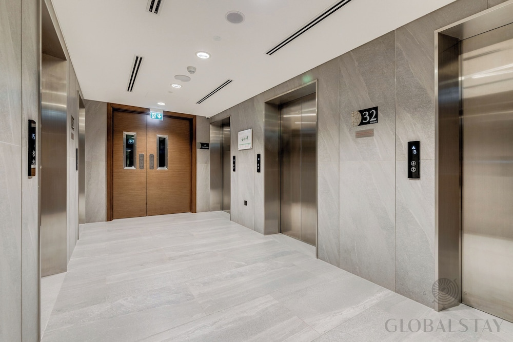 GLOBALSTAY. The Crest Tower C Apartments