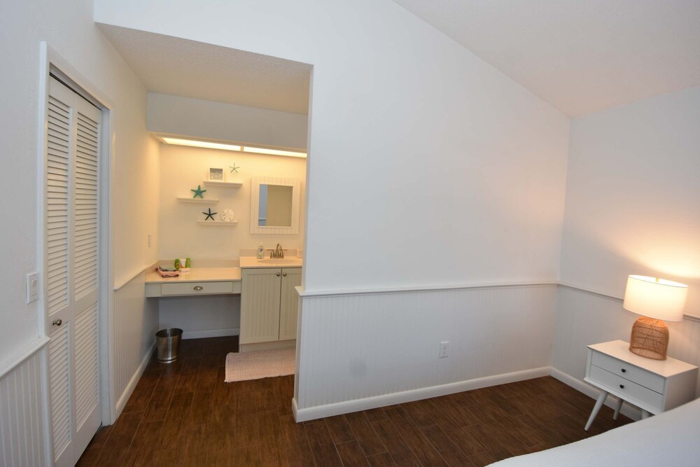 Sea Colony Cottage - Beachside Cottage in Beachfront Community w Pool