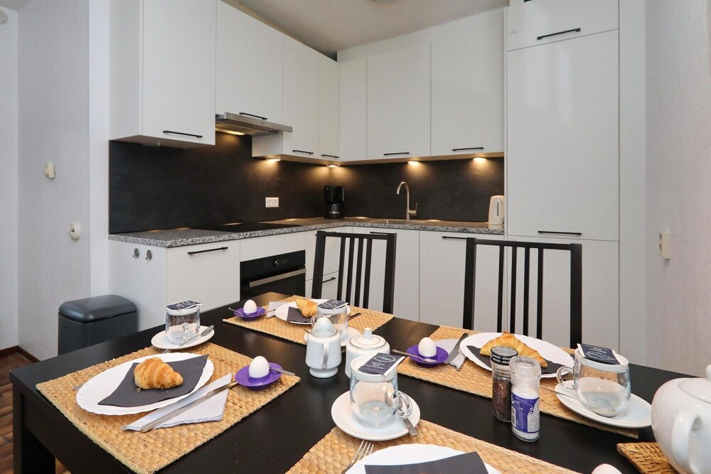 Spacious Holiday Home Near Forest