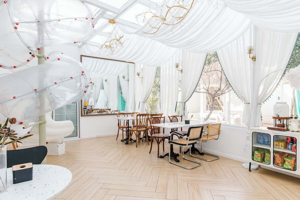 Shanghai Ruochu Designer Guesthouse-Near Shanghai Pudong Airport & Disneyland
