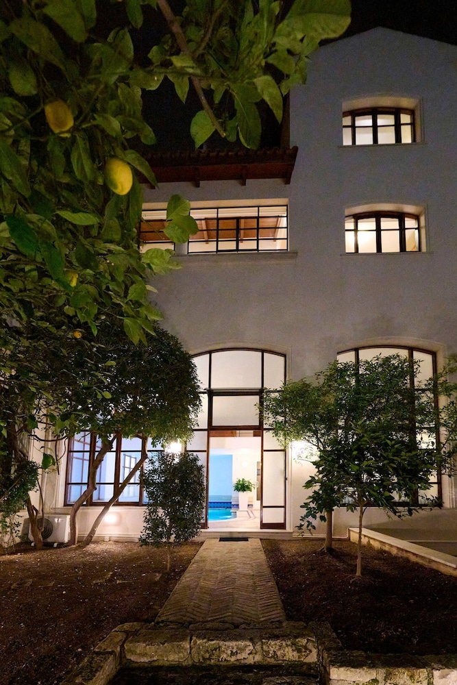 Ma Maison Downtown Villa N 8 Indoor Heated Pool