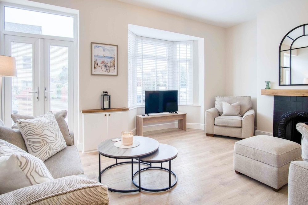 Seascape Retreat - 3 Bedroom Flat - Porthcawl