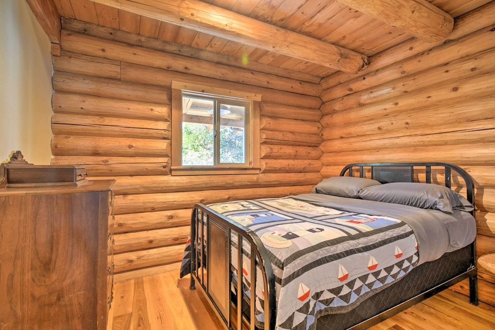 Updated Groveland Cabin w/ Wraparound Deck! view 4