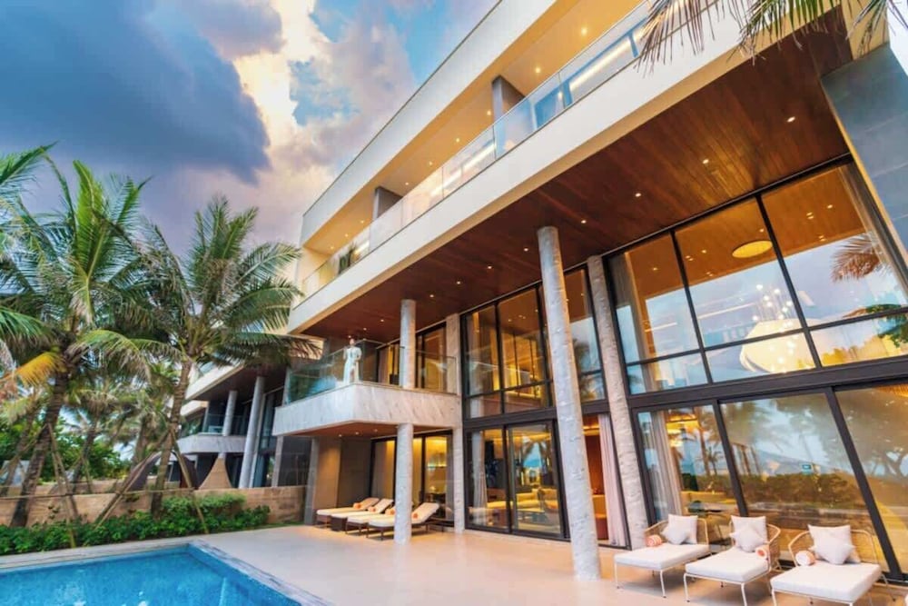 Family Paradise: Where Memories Bloom by the Sea