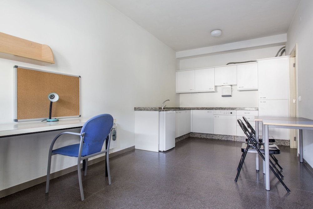 Residencia Universitaria Resa As Burgas - Centro Adscrito a REAJ - Campus Accomodation