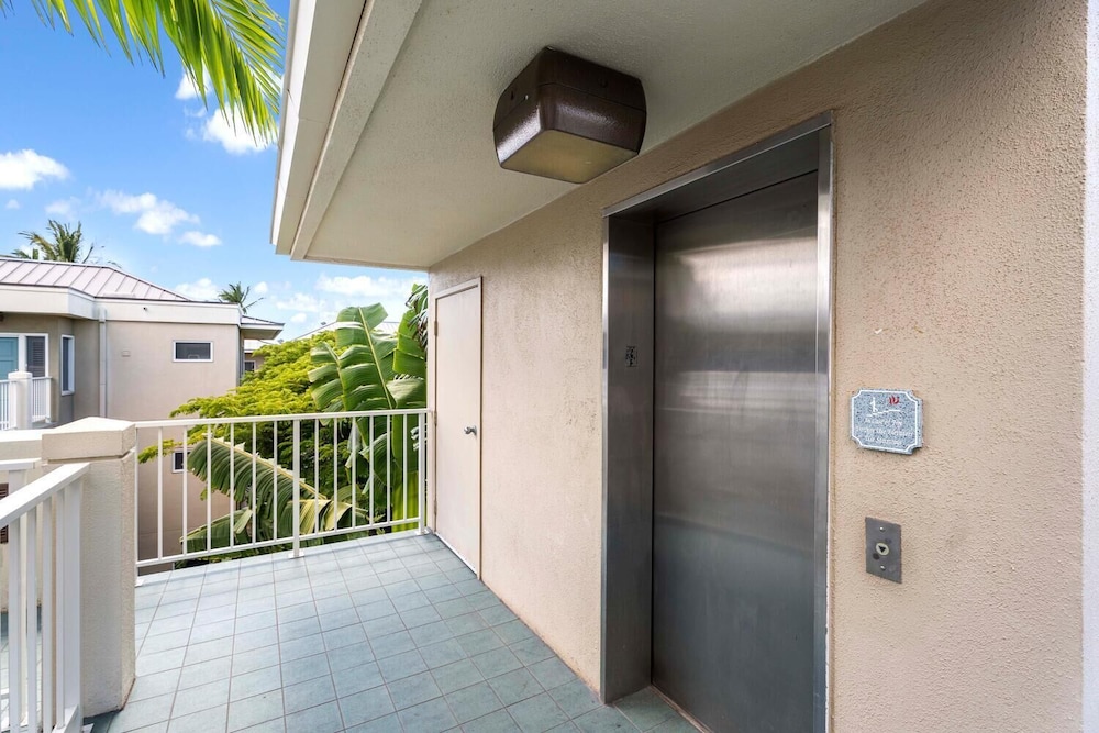 Top Floor Rental - Ocean Views - Vrkcv