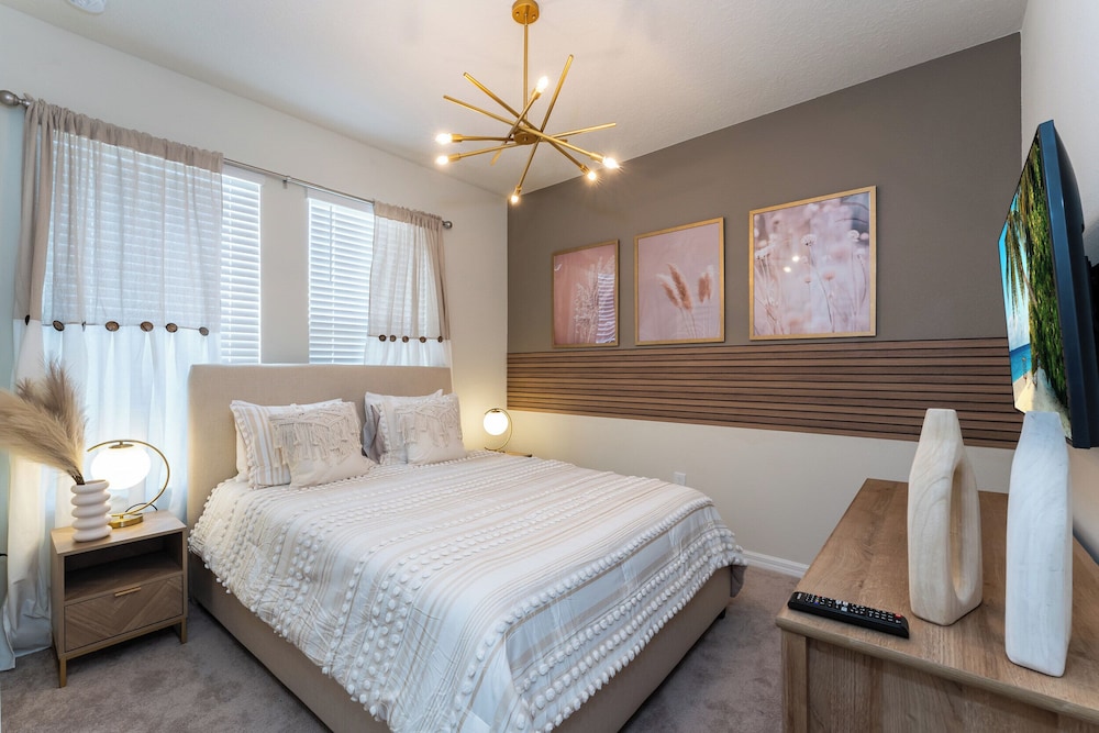 Amazing 8BR Villa by Disney Pool Theater