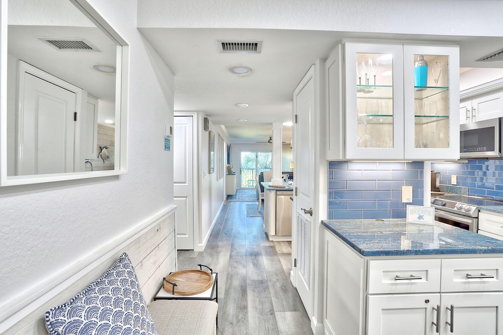 Land's End 11-302 Beach Front - Premier