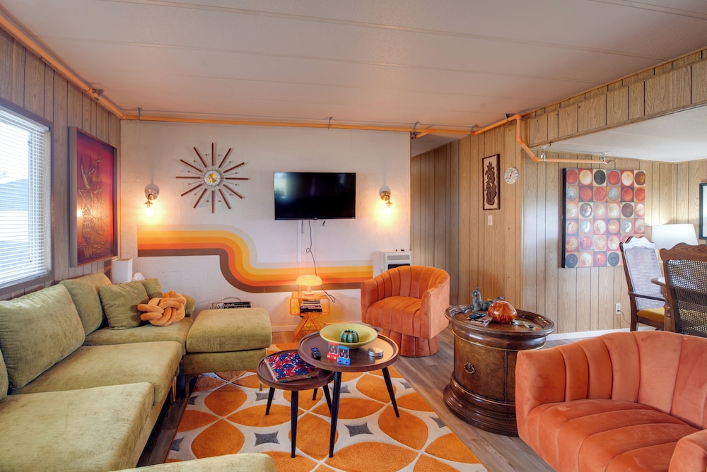 Walk to Beach! Fun Retro Retreat in Ocean Shores