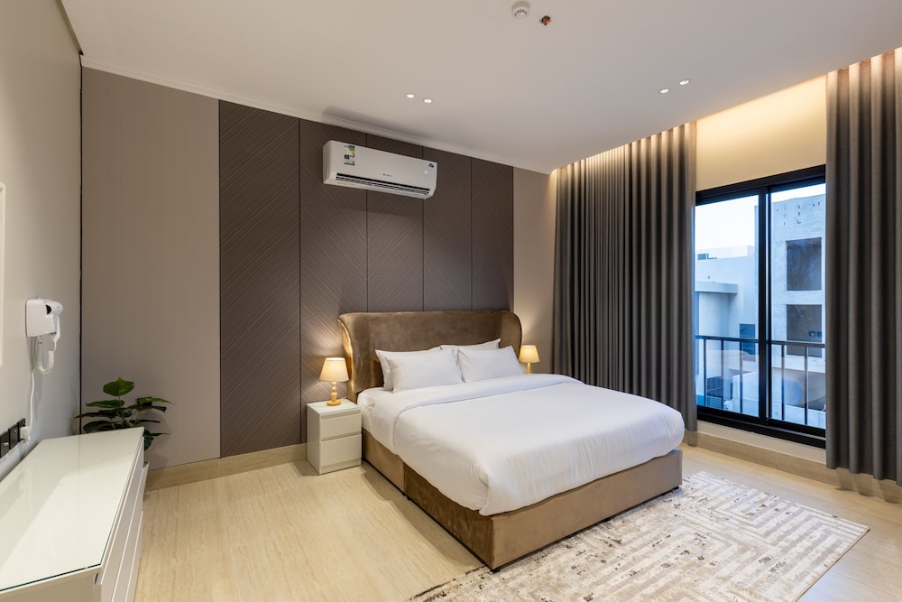 Vibrant Two BR With Shared Garden in Almadinah