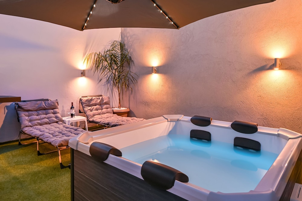 Avli Village House With Private Jacuzzi